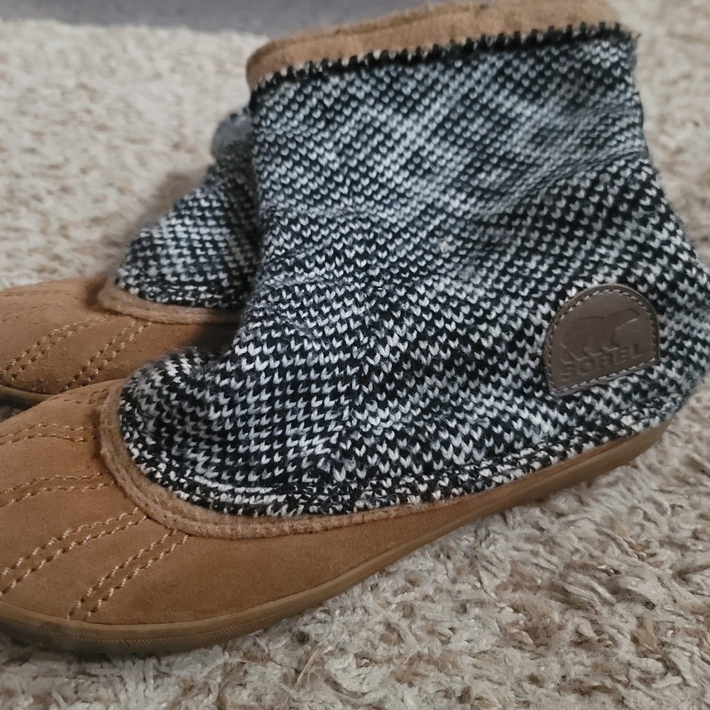 Sorel NL2122-010 Winter Boots Womens 7.5 Tan Black Knit Suede Duck Toe Pull-On